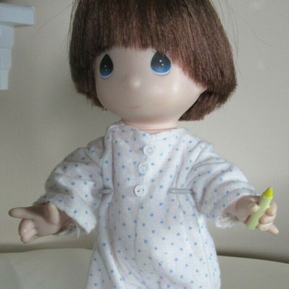 Precious moments doll on stand 1994 Holding a cray - Picture 3 of 9